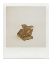 https://robinwaart.nl/files/gimgs/th-85_85_106-slr-110710-1435-hrs-amsterdam-nl-1982-1986-polaroid-slr-680-auto-focus-slash-auto-strobe-red-button-rainbow-logo-and-small-letters-meters-1982-1986-10000-eur.png