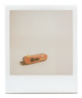 https://robinwaart.nl/files/gimgs/th-85_85_125-izone-110814-1620-hrs-schongau-de-1999-polaroid-i-zone-red-1999-300-eur.png